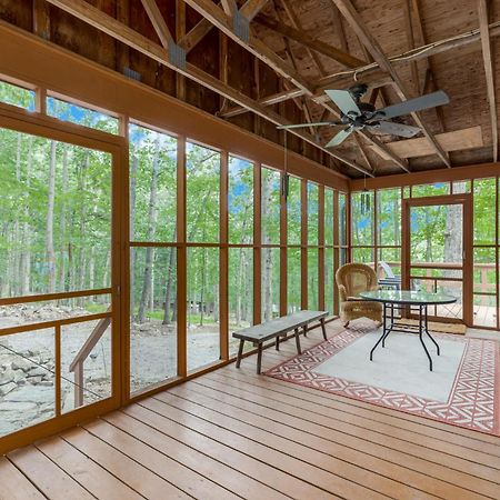 Secluded W Hot Tub, Fire Pit, Deck & Updated Wifi Great Cacapon Kültér fotó