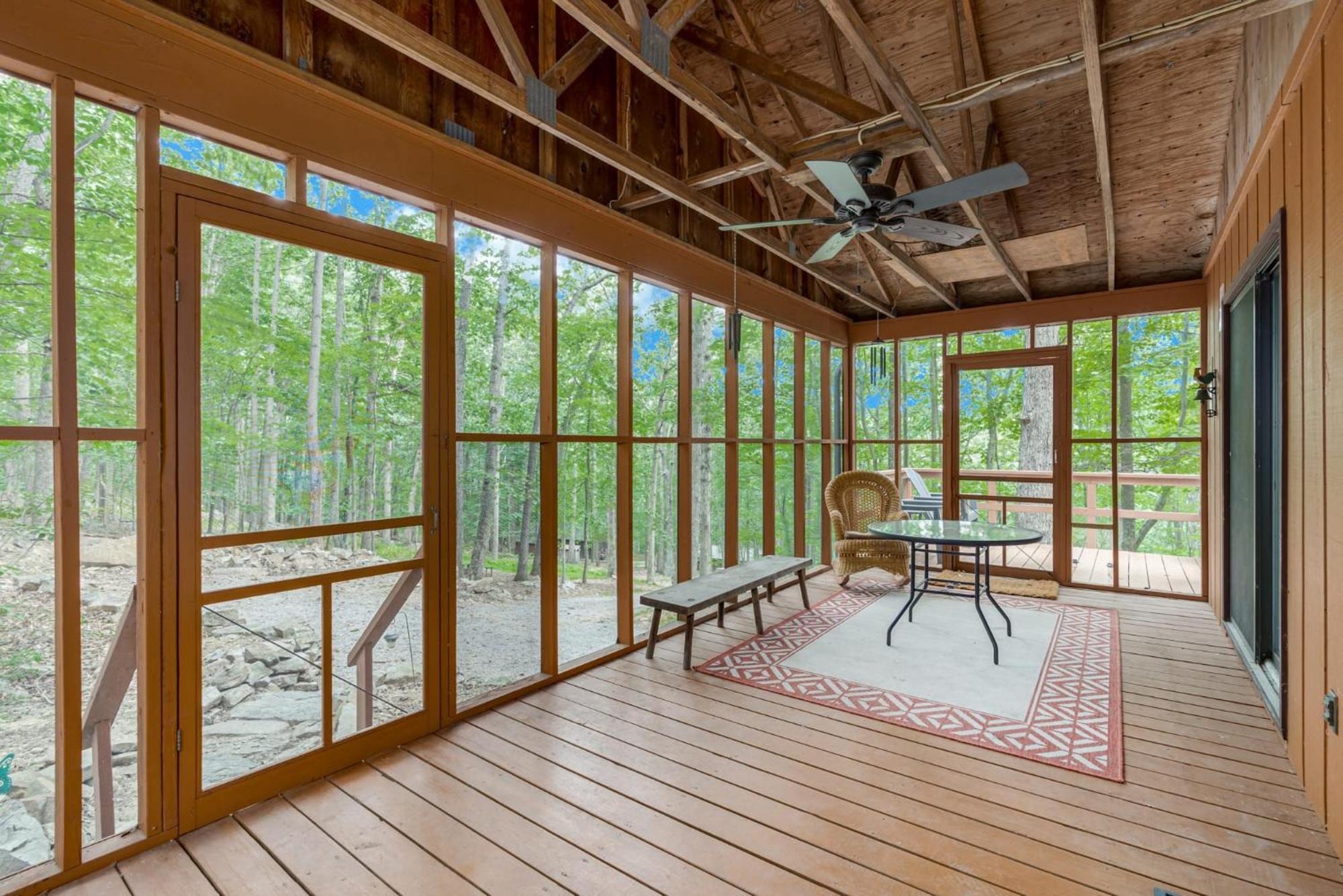 Secluded W Hot Tub, Fire Pit, Deck & Updated Wifi Great Cacapon Kültér fotó