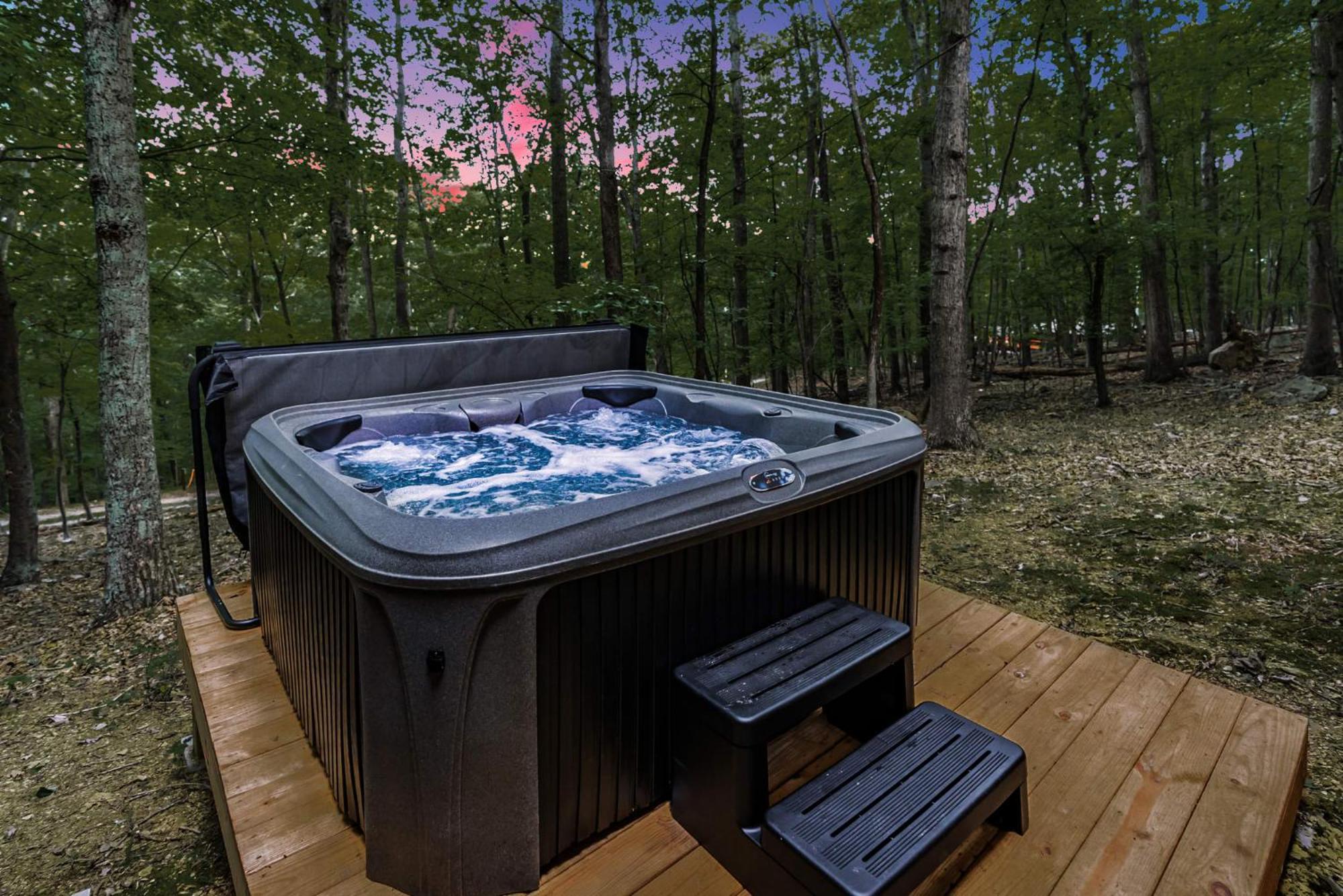 Secluded W Hot Tub, Fire Pit, Deck & Updated Wifi Great Cacapon Kültér fotó