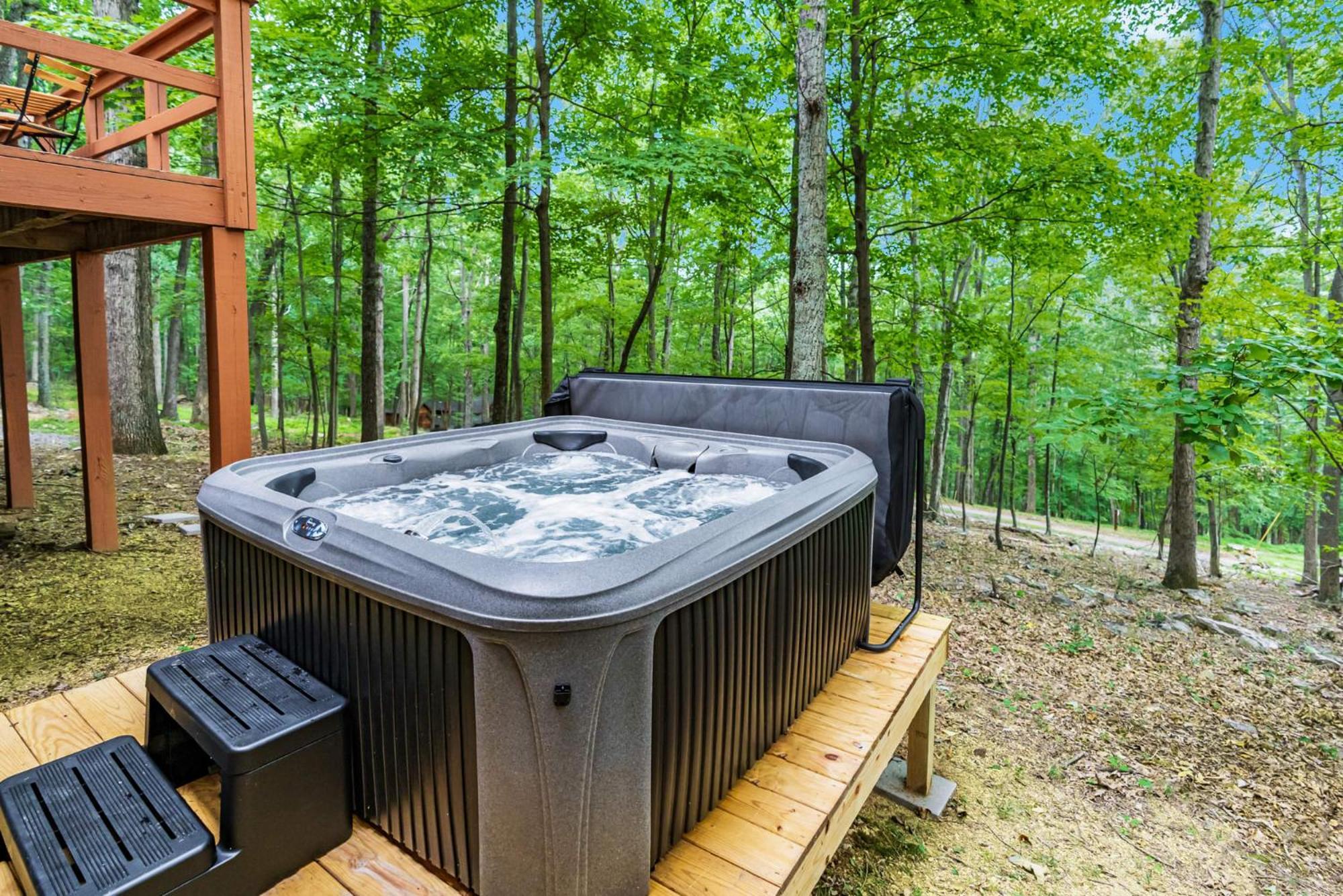 Secluded W Hot Tub, Fire Pit, Deck & Updated Wifi Great Cacapon Kültér fotó