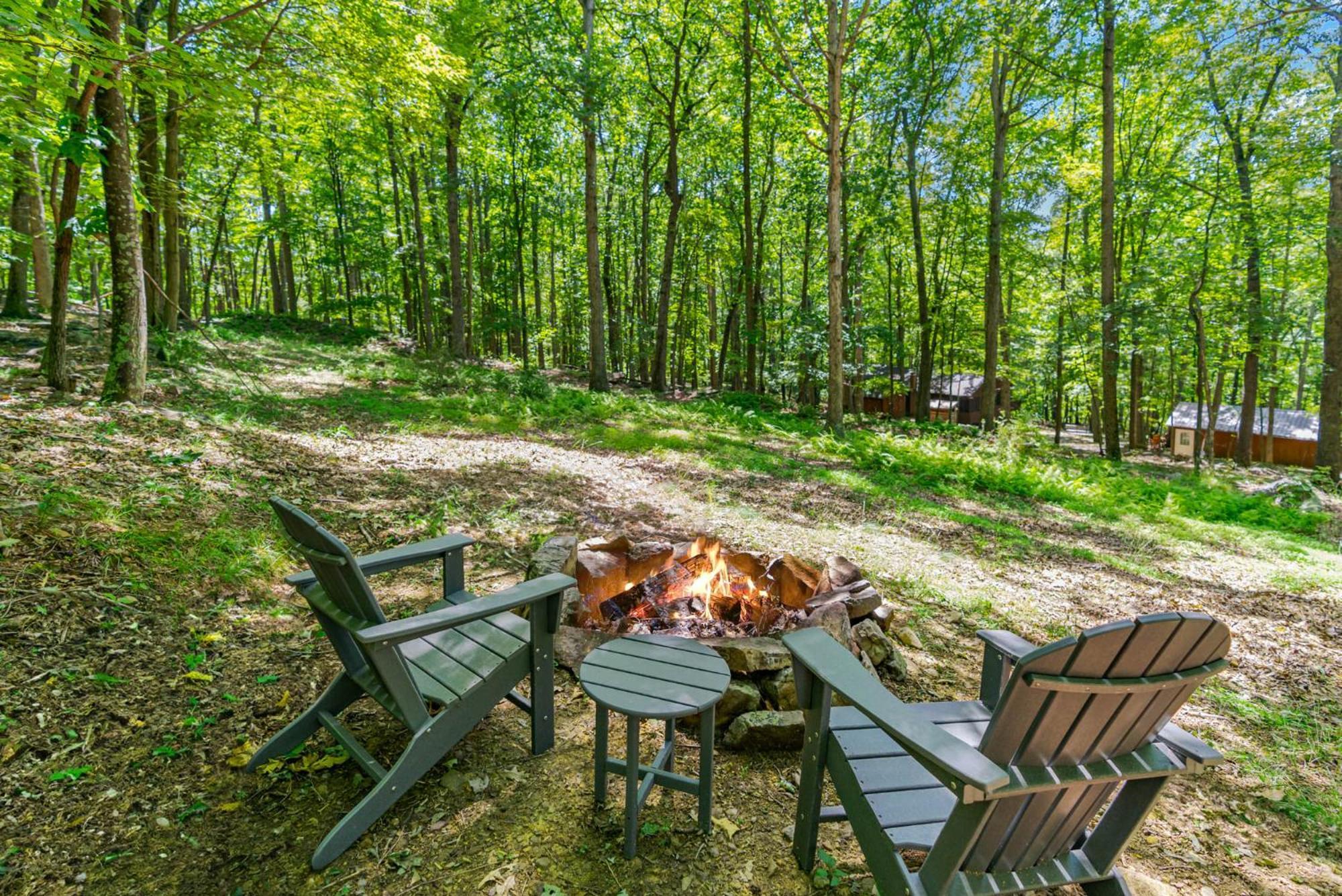 Secluded W Hot Tub, Fire Pit, Deck & Updated Wifi Great Cacapon Kültér fotó